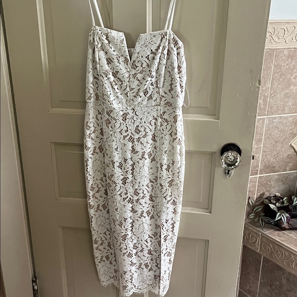 Lulus Dresses & Skirts - Lulu's White Lace Midi Dress